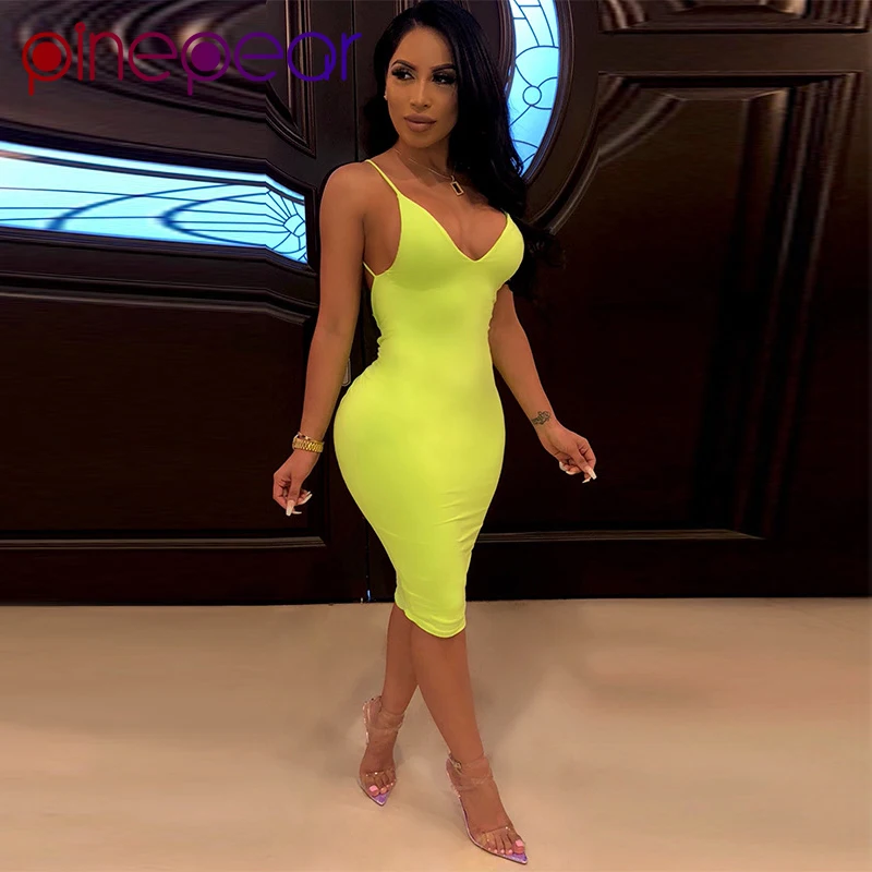 Женское плиссированное платье на тонких бретельках ФЛУОРЕСЦЕНТНОЕ розовое с