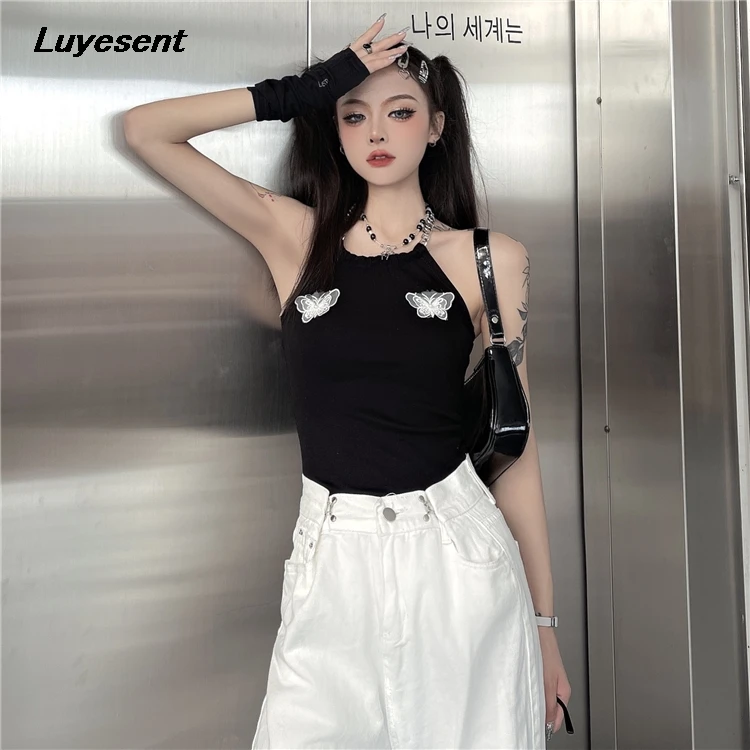 

Черная сексуальная женская готическая кофта на бретельках с вышивкой в виде белой бабочки Сексуальная женская кофта с открытой спиной темн...