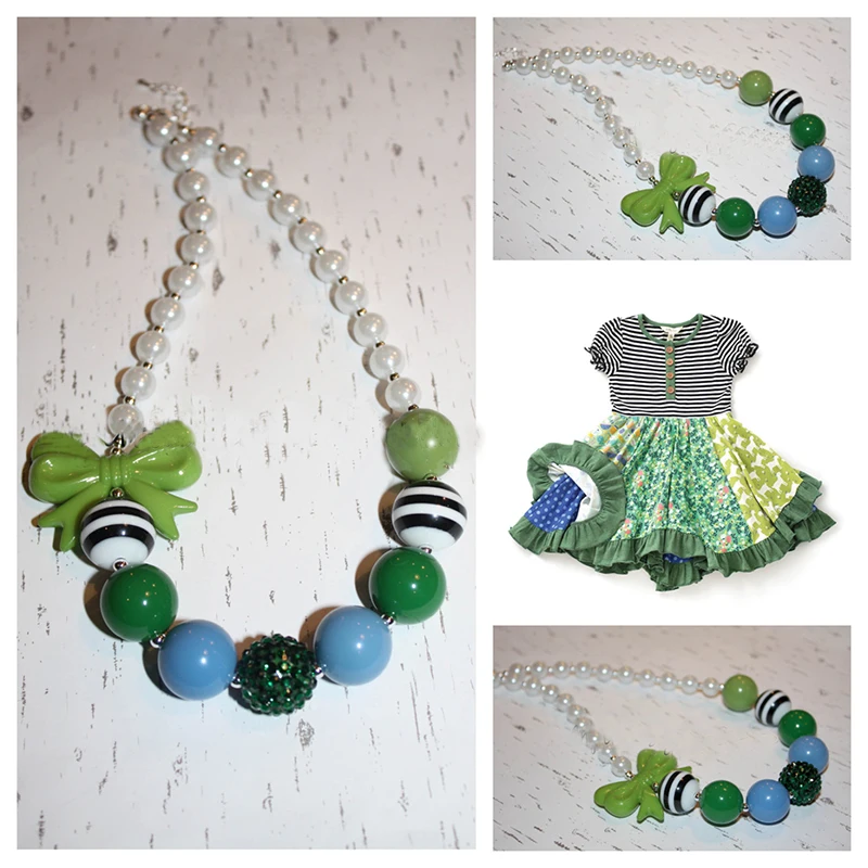 Цветочное ожерелье с кулоном голубое и зеленое из жевательной резинки вечерние