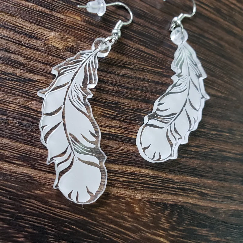 Серьги-подвески женские из акрила прозрачные с перьями для лета украшения отдыха