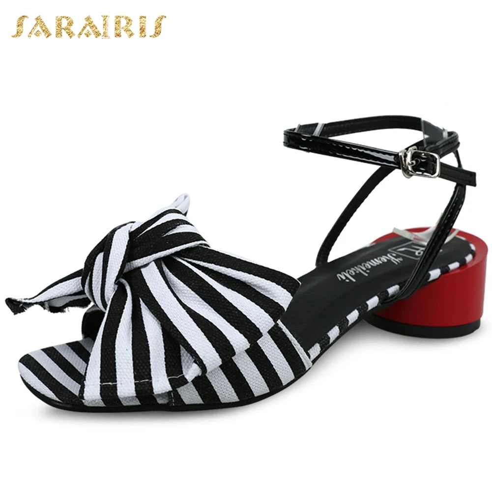 Новое поступление 2020 оптовая продажа летние женские сандалии Sarairis на массивном