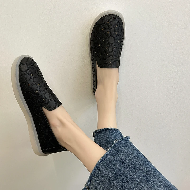 

Round Toe Grandma Shoes Shallow Mouth Soft Women's Moccasins Slip-on Casual Female Sneakers Summer New Slip On Nurse Breathable