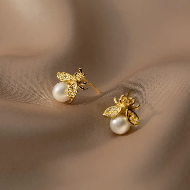 

Real 925 Sterling Silver Luxury Bee Stud Earrings Cute Seashell Pearl and Zircon Bumble Bee Studs Fine Jewelry for Women