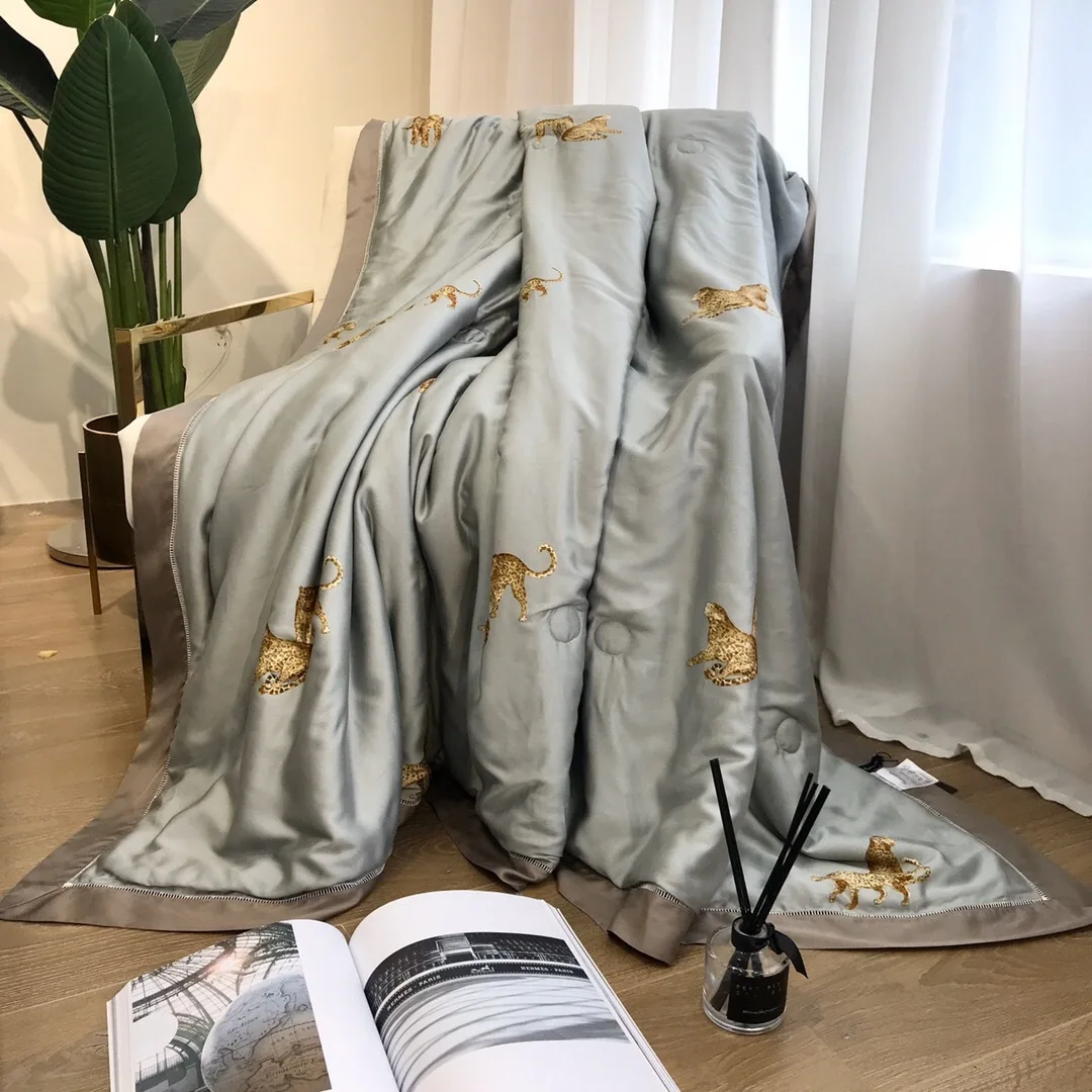 

Light luxury brutalist air conditioner quilt silky smooth Austrian Lenzing Tencel summer quilt machine washable summer quilt