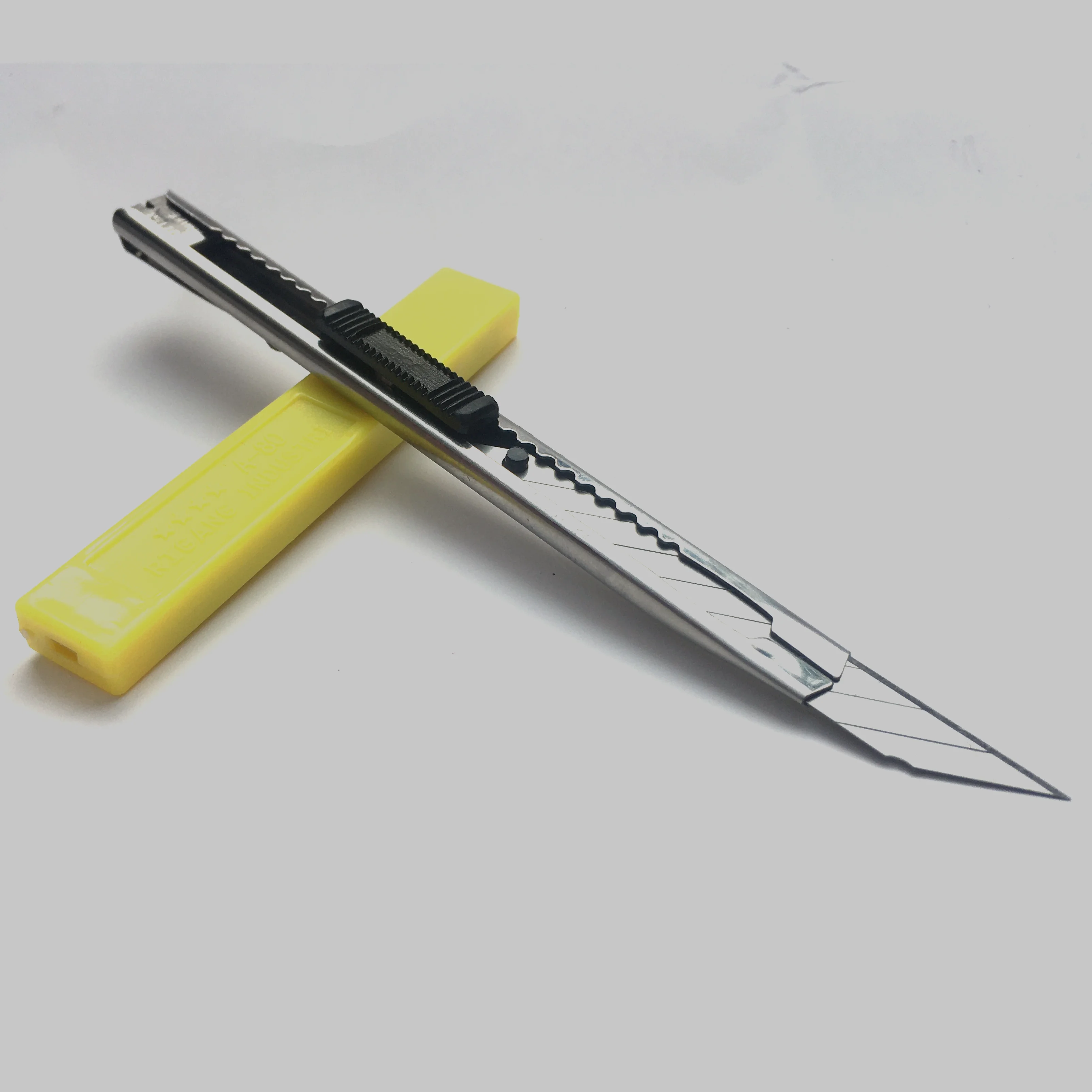 Запираемый нож для рисования 30 градусов 9 мм с 10 оснастками удаления лезвий