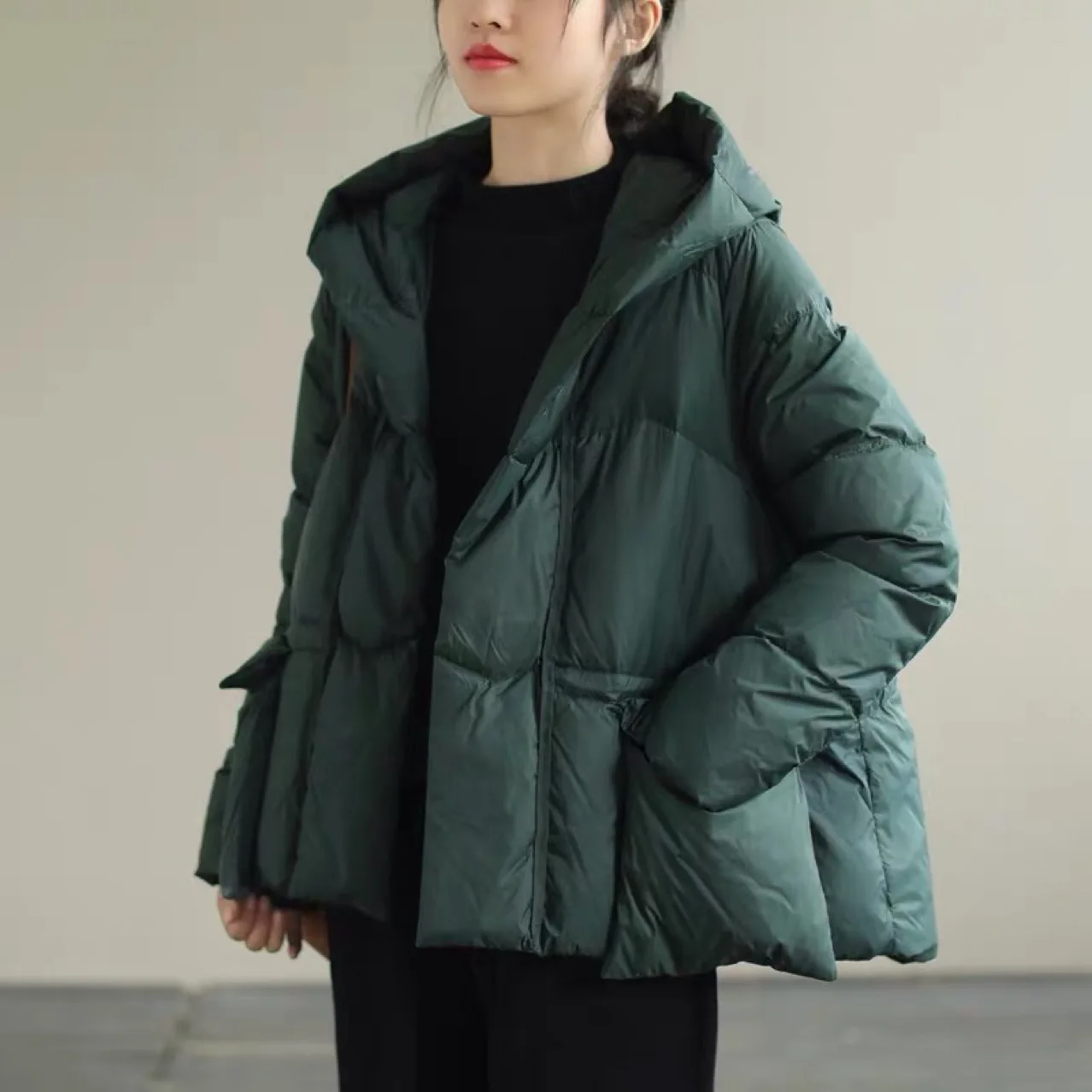 Куртка женская зимняя на утином пуху с капюшоном и карманами - купить по выгодной