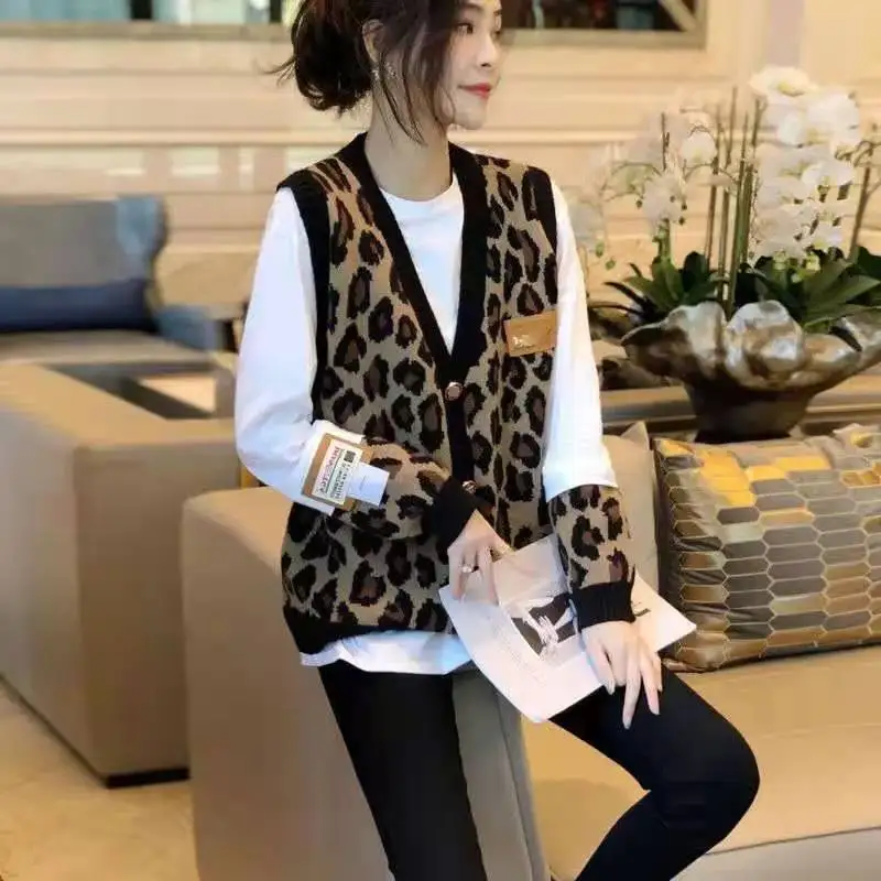 

Brown Button Leopard Print Knitted Vest Sweater Cardigan Vest T- shirt Suit Fashion 2021 Spring New Women 's Tops TOP