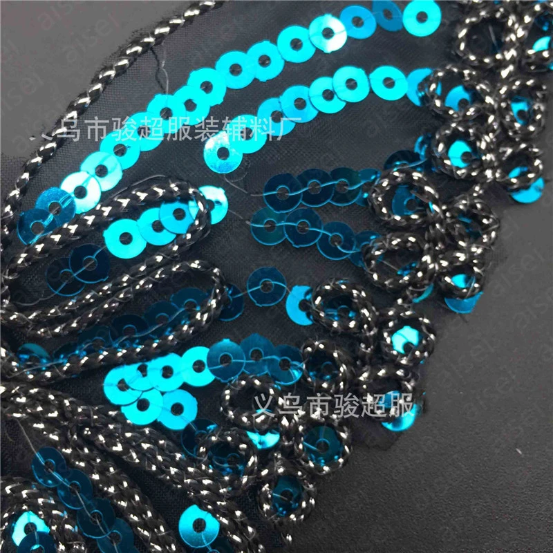 Нашивка из ткани с блестками вышитая бабочка образец изготовление на заказ