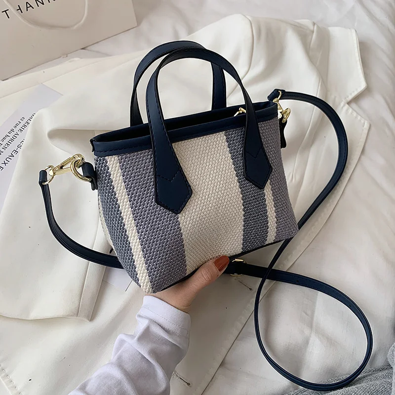 

Fashion texture portable large capacity small square bag 2021 net red ins Single Shoulder Messenger Bag for women