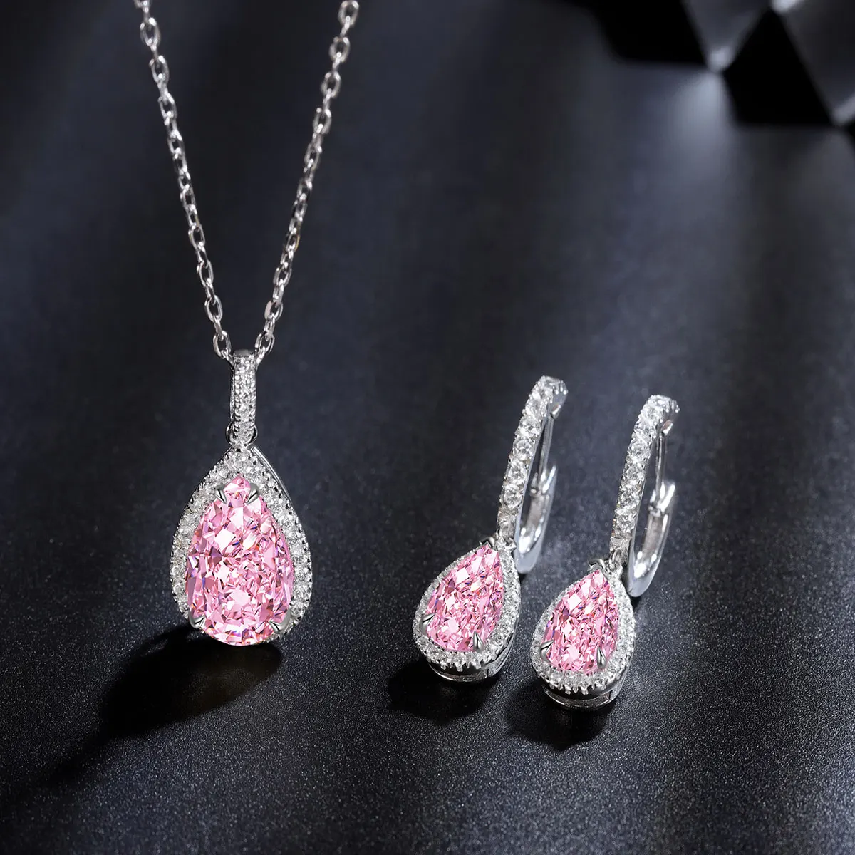 Комплект ювелирных изделий из серебра 925 пробы с муассанитом |