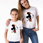 Детская одежда для мальчиков и девочек, милые летние белые Семейные одинаковые наряды с мультяшным принтом Микки и Минни и круглым вырезом, семейная футболка