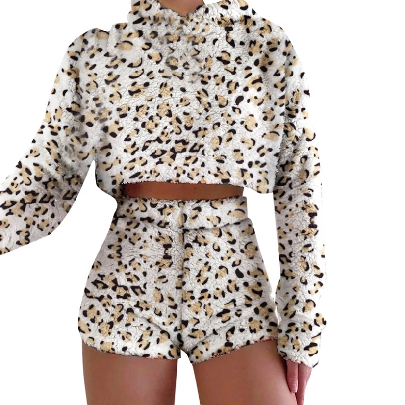 

Женский плюшевый костюм с капюшоном, с леопардовым принтом, из 2 предметов, короткий топ с длинным рукавом и шорты, спортивная одежда, осень-з...