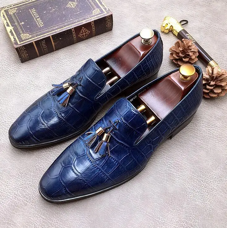 Новинка Мужские модельные туфли с острым носком цвет синий черный модная обувь