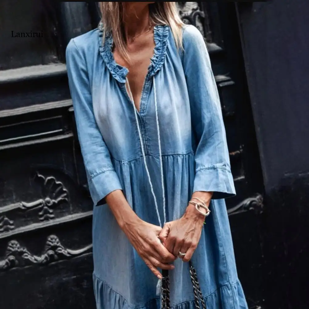 

Платье женское длинное джинсовое, винтажное кружевное свободное с широким подолом и кисточками, с рукавом 3/4, одежда на лето