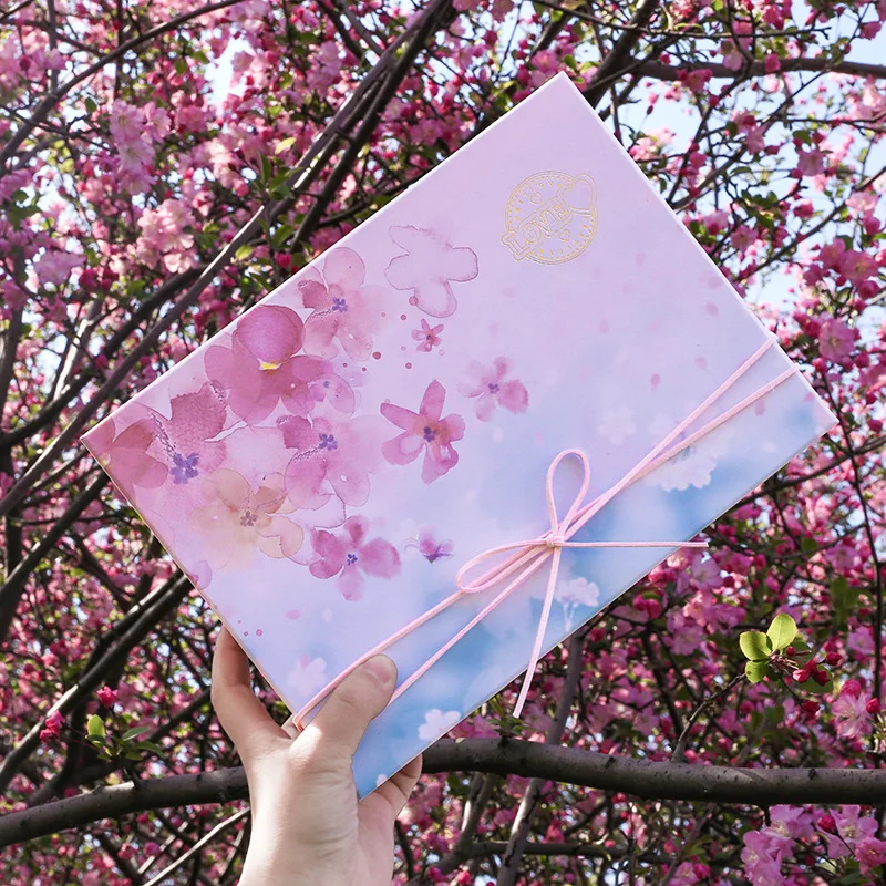 Подарочная коробка с вишневым цветком упаковка для одежды парфюма на день