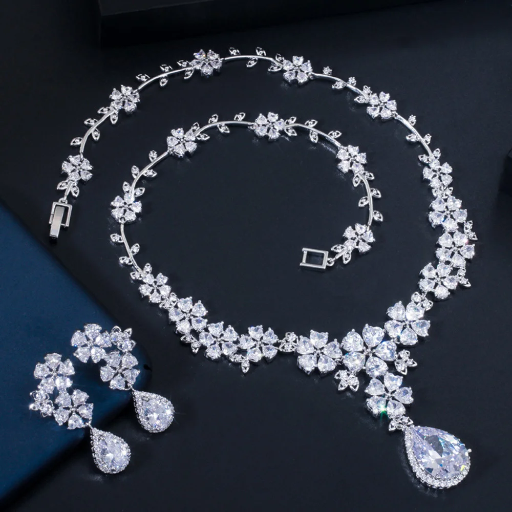 

ThreeGraces Elegant Shiny Cubic Zirconia Flower Shape Dangle Earrings Necklace Bridal Wedding Prom Jewelry Set for Brides JS580