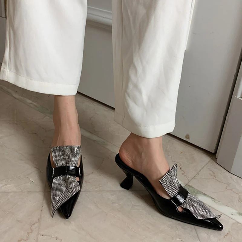 

2021 New Fashion Women Summer Sandals Ladies Pointed Toe Sandal Shoes Flip Flops Bling Flat Spike Heel Shoes Female For Slides