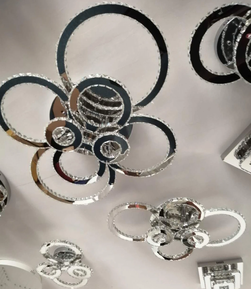 Современная светодиодная люстра светильник с кристаллами кольцевой