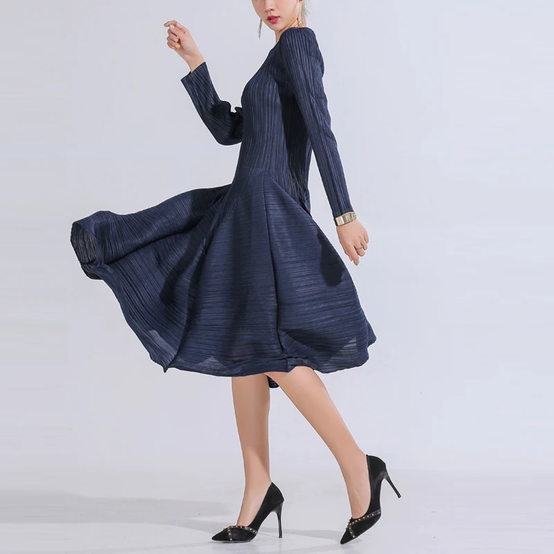 Changpleat Весенние новые женские платья Miyak плиссированные модные однотонные с o-образным вырезом солидные Большие размеры с длинным рукавом женское платье D8980