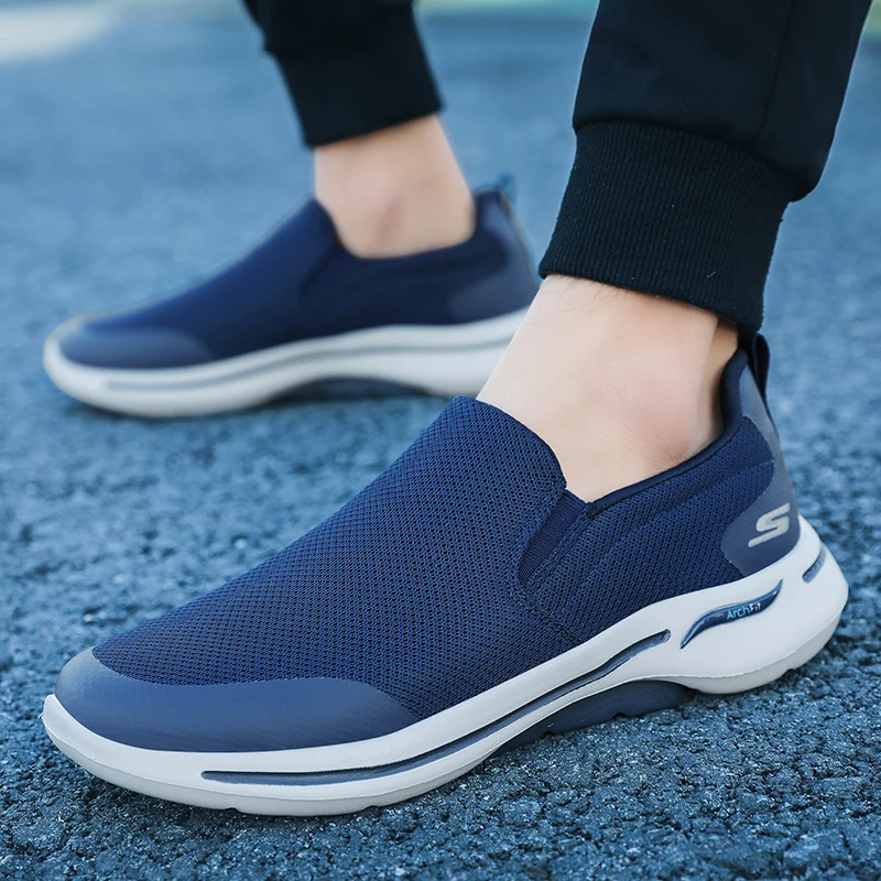 

New Luxury Brand Man Running Shoes All Black Sports Shoes for Mens Soft Men Slip on Gym Shoe Comfortable Brand Jogging Shoes Men