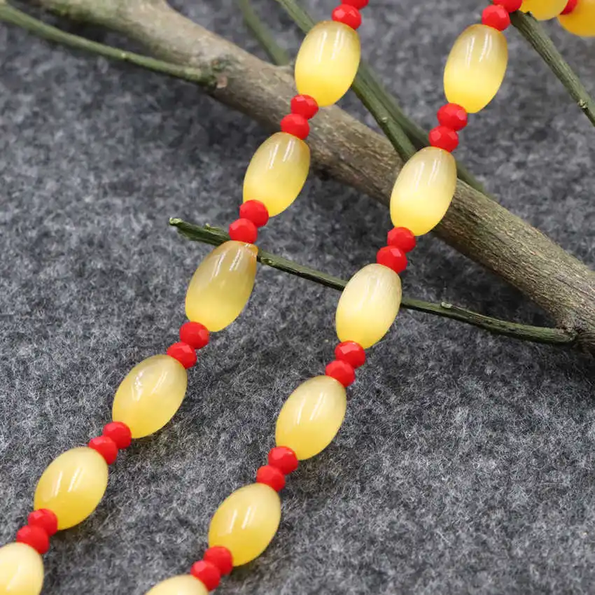 Короткое ожерелье ручной работы массивное женское колье украшенное бисером