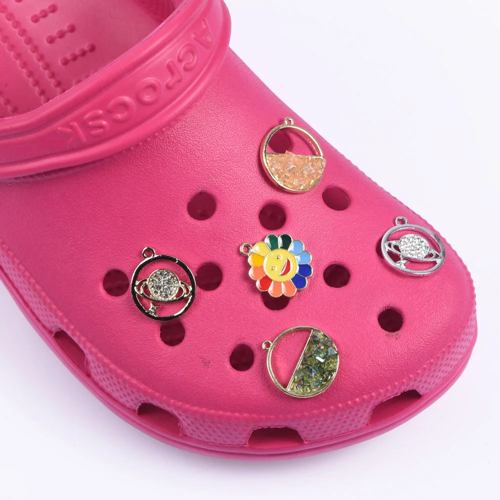 

1 Piece Of Original Shoes With Smiley Face Flower Shoe Accessories Buckle Decoration Suitable For Crocodile JIBZ Children's Gift
