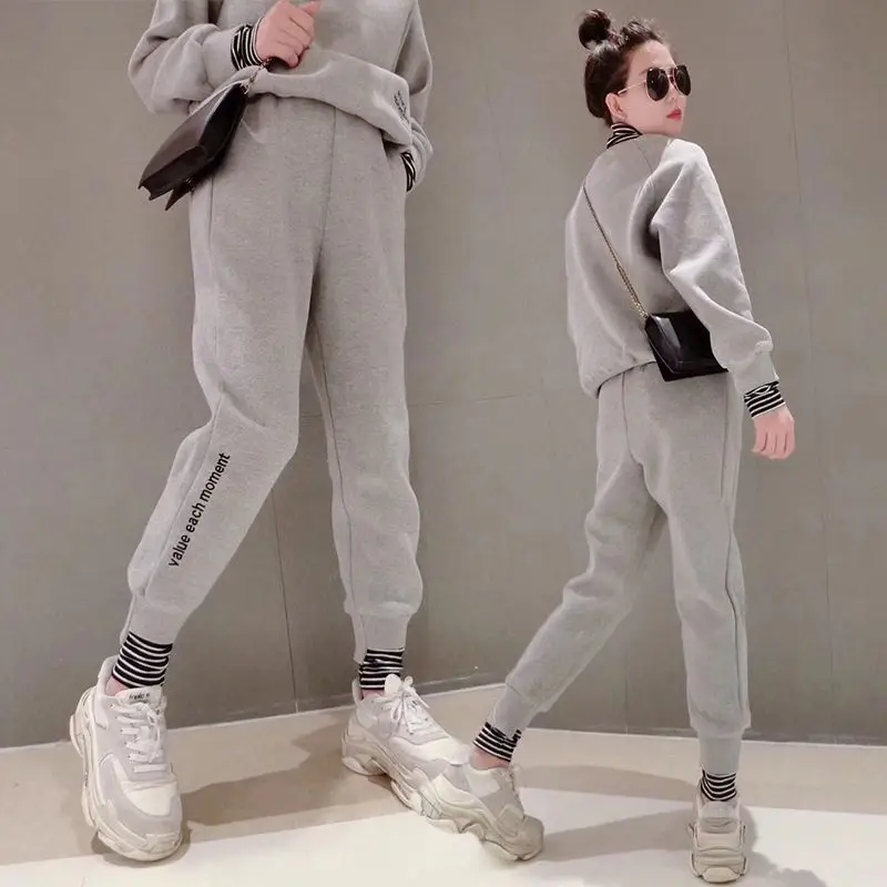 

New autumn and winter plus velvet thickened high-collar women Korean version of loose European goods tide sports two-piece women