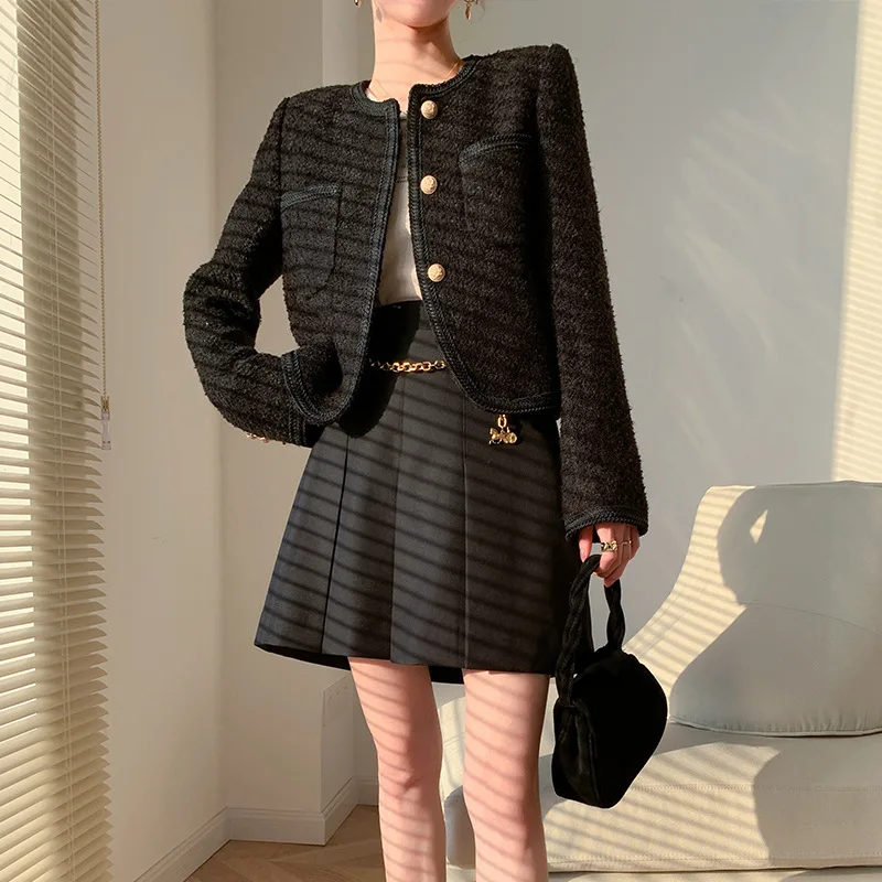 

Spring 2021 new commuter round neck single-breasted woolen coat urban desire pure color temperament short loose blouse