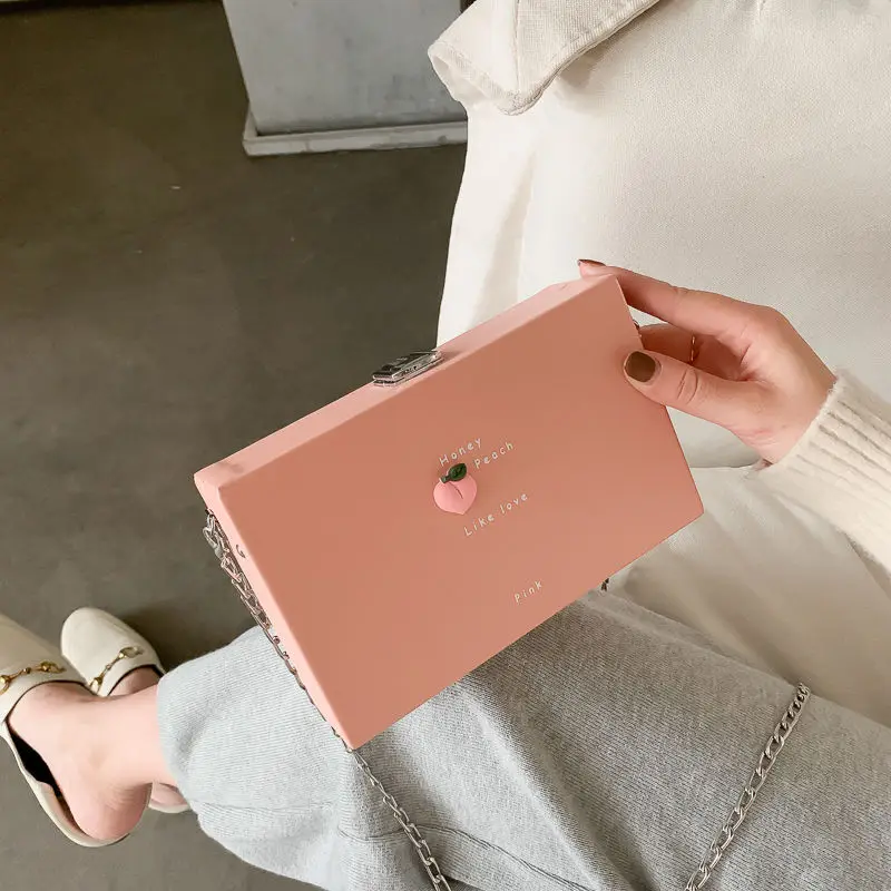 

Сумка кросс-боди Женская с цепочкой, маленькая квадратная модная сумочка с надписью для отдыха