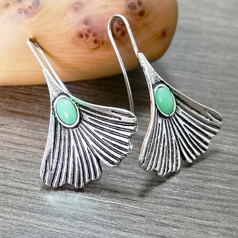 

Hot Sale Vintage Silver-Plated Leaf Emerald Earrings European and American Fashion Female Green Chalcedony Woman Jewelry
