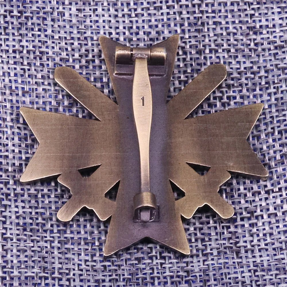 WWII WW2 GERMAN MERIT CROSS FIRST CLASS INSIGNIA SWORDS BADGE PIN |
