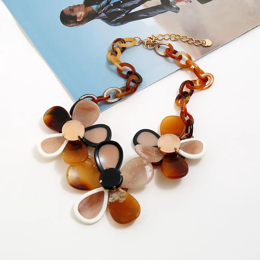 Чокер в стиле бохо Женский ожерелье из крупных акриловых цепочек с кулоном виде