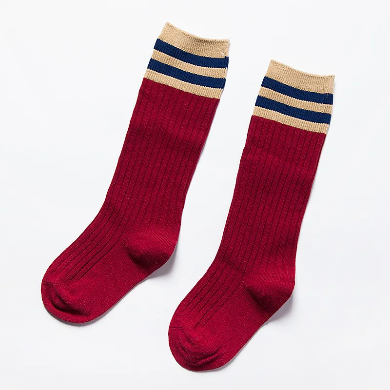 Детская футболка с эмблемами и надписями для девочек длинные носки по колено из