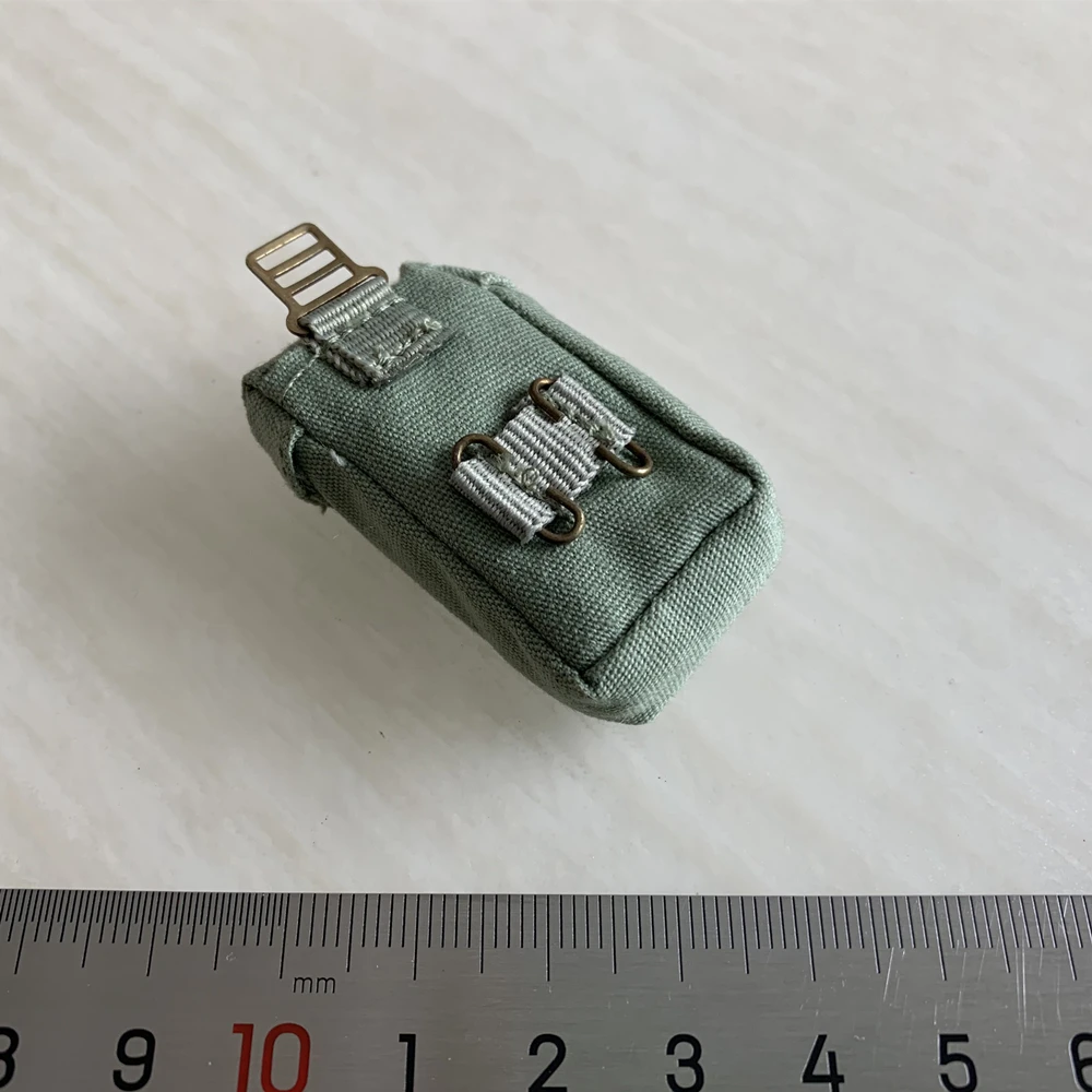 

Модель с сумкой для фотосъемки, см