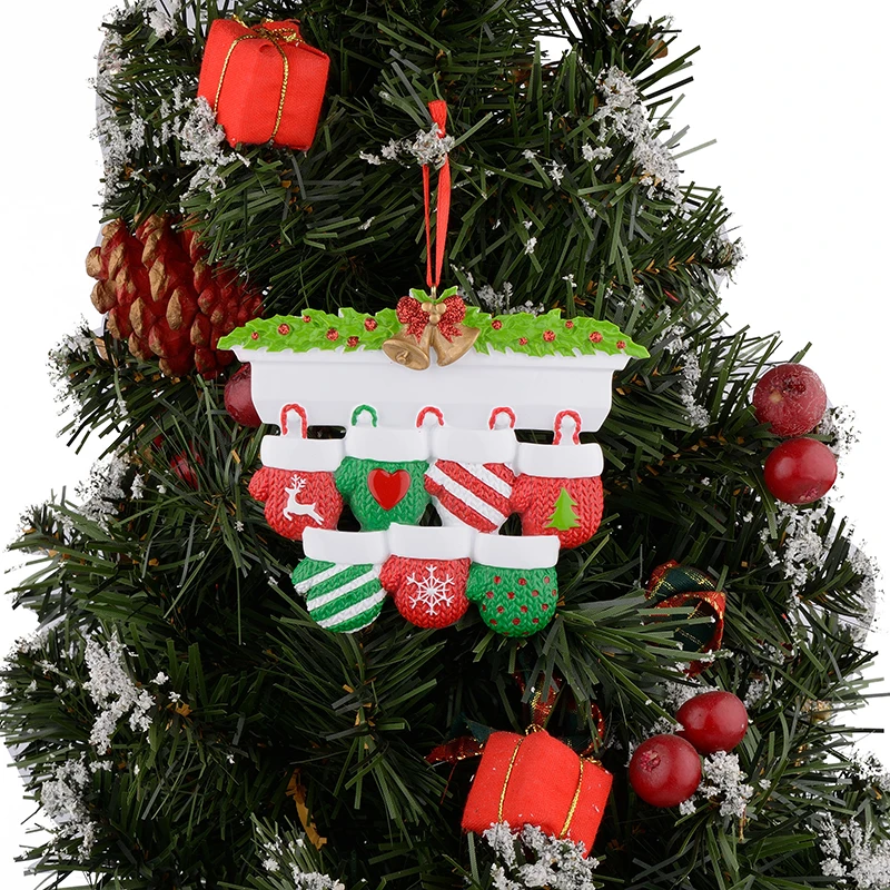 

Mantel Gloves Family of 7 Polyresin Personalized Christmas Ornaments Hand Painted Textured Figurine For Gifts Home Decoration