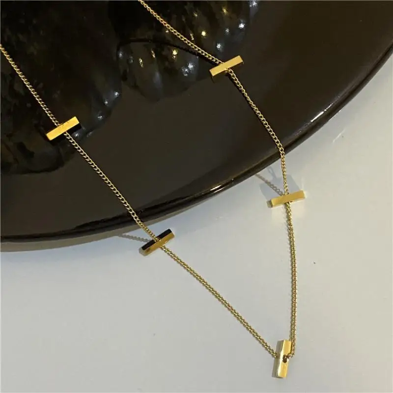 

Titanium Steel Necklace Small Square Pendant Design Sense Golden Fine Clavicle Chain Sense of Light Luxury Personality Choker