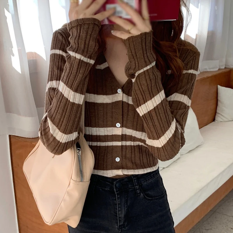 

Antumn Women Soft Waxy Button Knitted Cardigan Gentle Wind V Neck Thin Striped Long-sleeved Short Sweater
