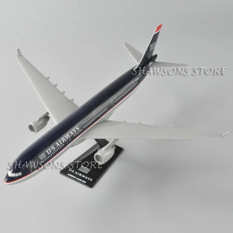 Коллекция миниатюрных реплик летательных аппаратов с максимальным увеличением