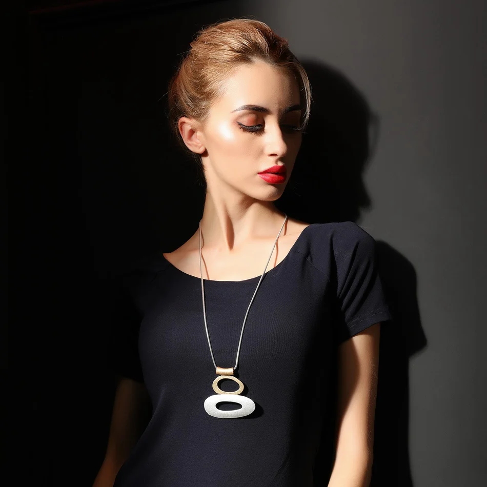 Женское винтажное массивное ожерелье длинное матовое геометрическое с кулоном