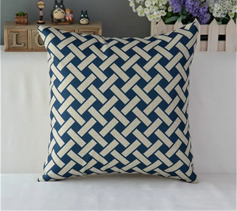 Наволочка в скандинавском стиле синяя пушистая с геометрическим рисунком