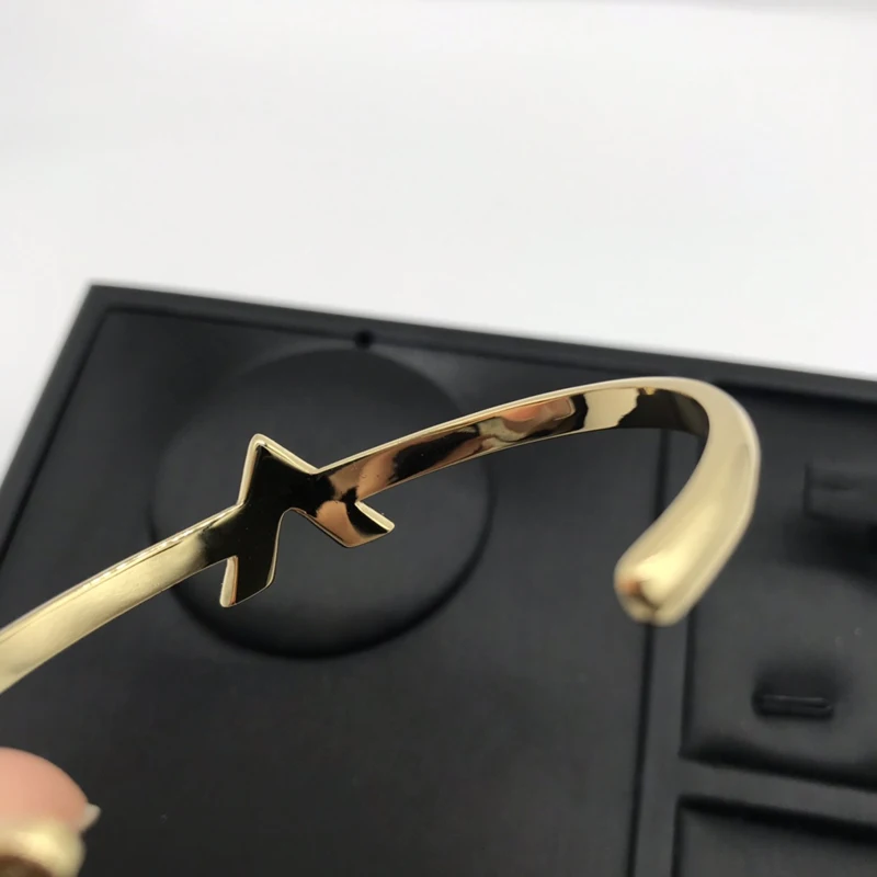 

2020 autumn and winter fashion luxury vintage jewelry set ladies adjustable letter bracelet V-shaped earrings for women gifts