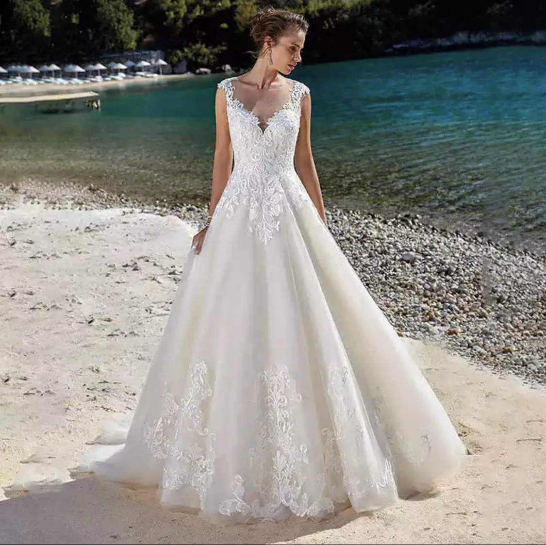 

Wedding Dress A-Line Sheer Neck Cap Sleeve Button Lace Appliques Sequined Tulle Floor Length Sweep Train Bride Gown 2021