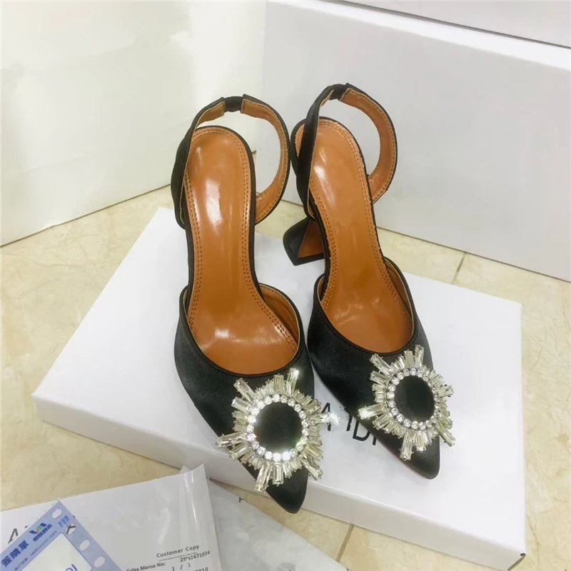 

Women's Diamond Buckle Satin Decoration Pointed Toe High Heels 9 Cm Summer 2021