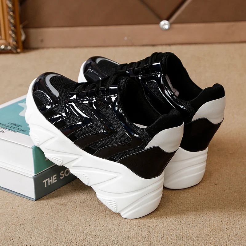 Новая обувь женская прогулочная на толстой подошве модная уличная увеличивающая