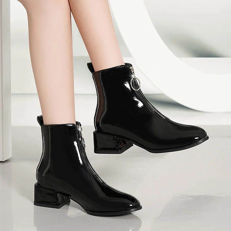 

Женские демисезонные ботинки, новые ботинки Martin, английский стиль, на толстом каблуке, лаковые кожаные ботинки, ботинки на среднем каблуке