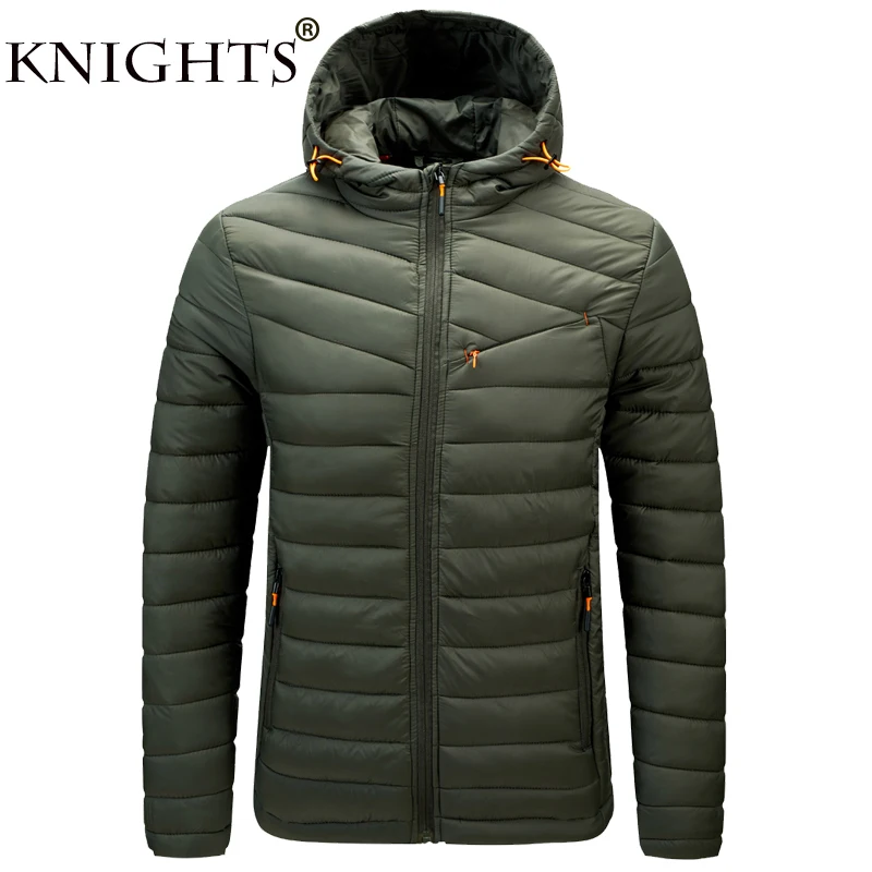 Мужская теплая плотная куртка ветрозащитная приталенная со съемным капюшоном на