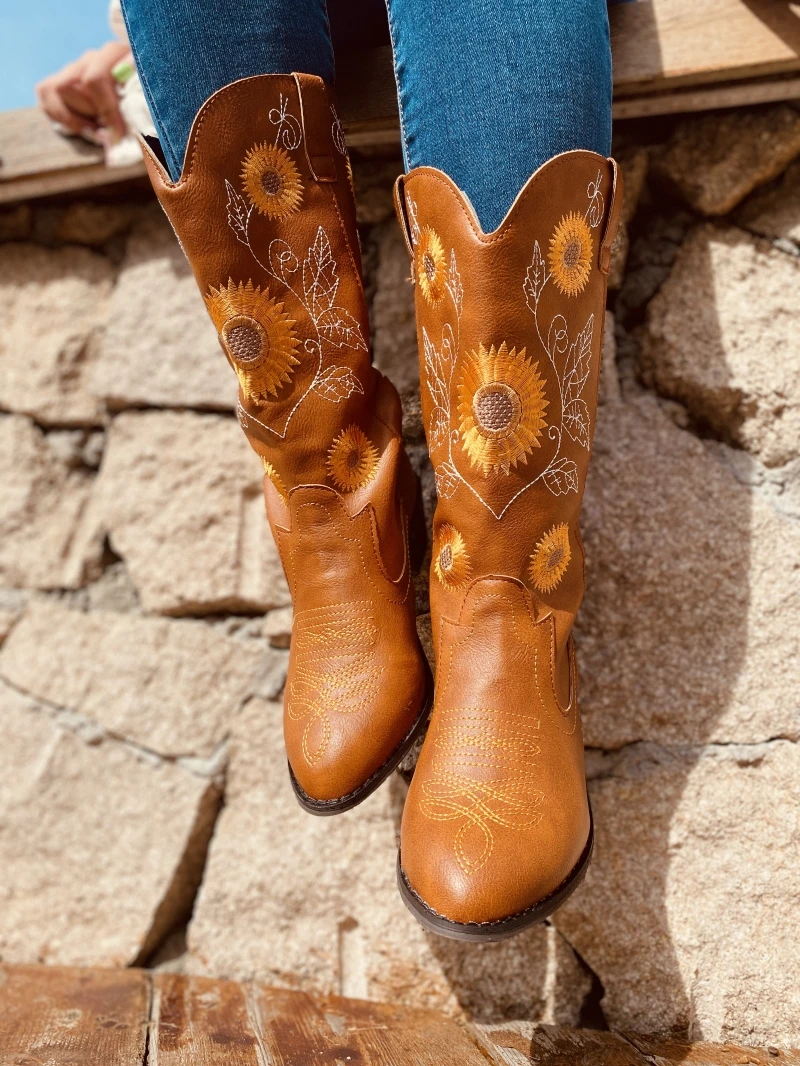 Женские ковбойские ботинки с острым носком замшевые кожаные до середины икры