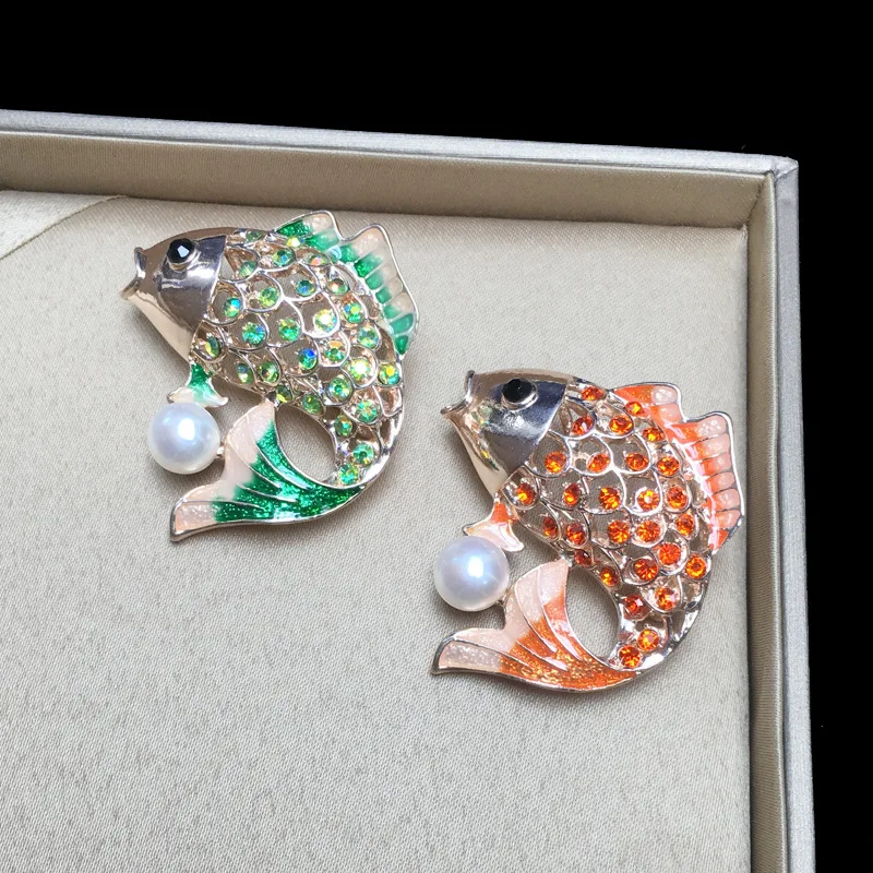 

New alloy natural freshwater pearl brooch brocade brocade flower gift finished wholesale carp coat accessories