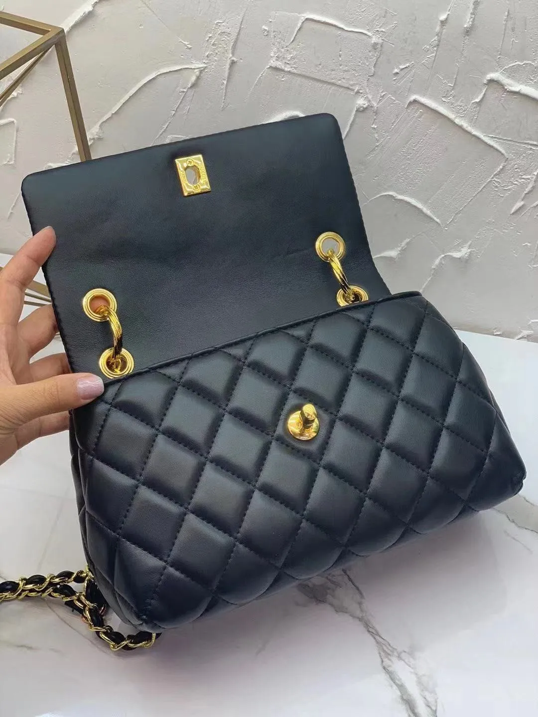 

2021 new chain bag fashion handbag Joker high quality handbag shoulder messenger bag