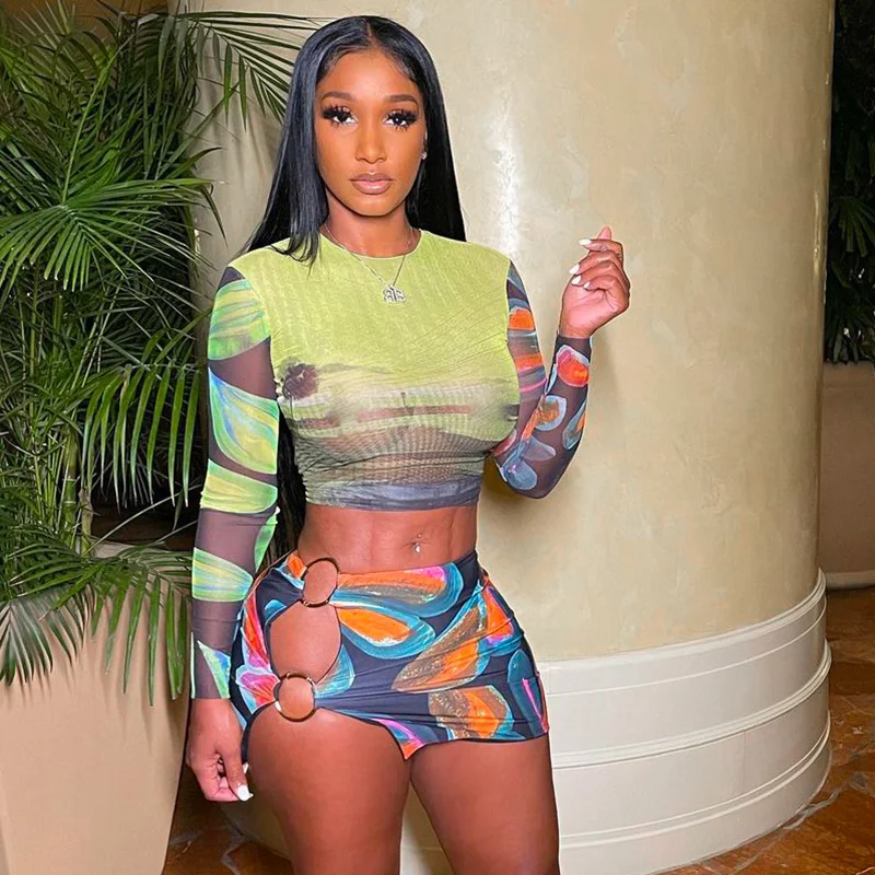 

Костюм CHRONSTYLE женский из 2 предметов, цветная футболка с длинным рукавом и цветочным принтом, укороченный топ, юбка с Боковым Разрезом, улична...